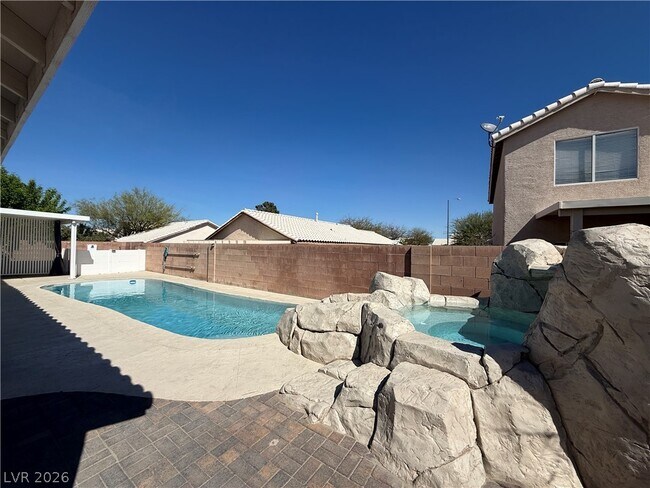 Building Photo - 694 Riverband Pl