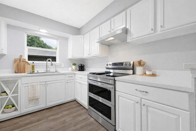 Building Photo - 5411 Castlecreek Ln