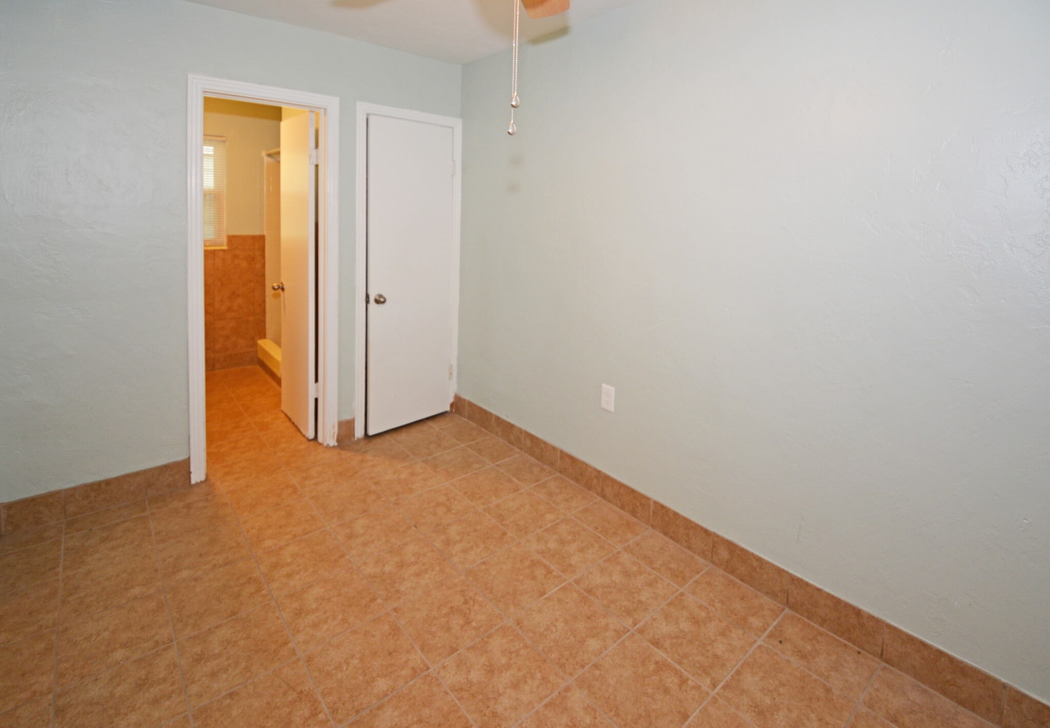 Building Photo - 5009 TANGERINE AVE S