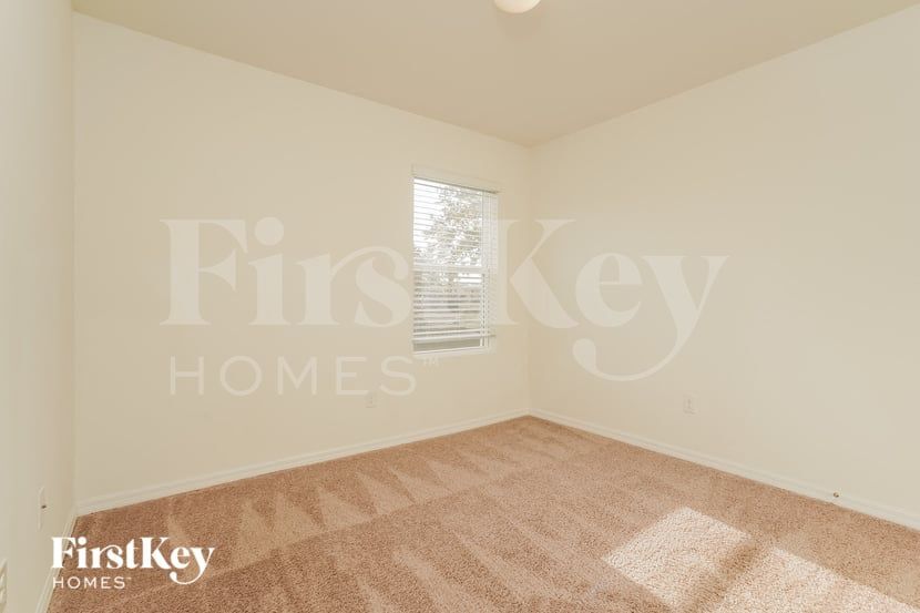 Building Photo - 1306 SE 19th Terrace