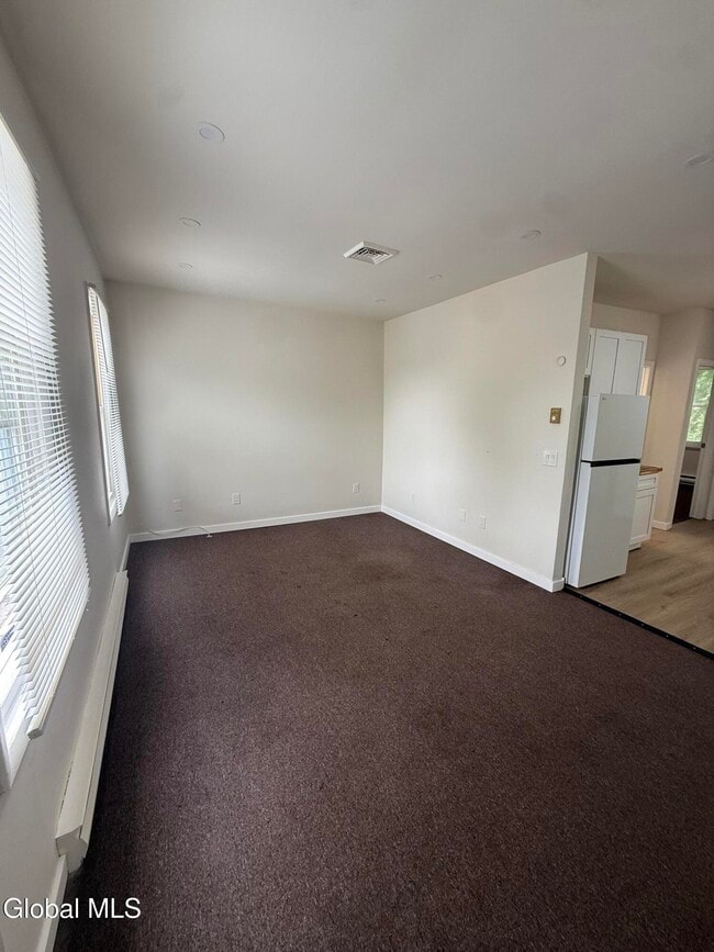 Building Photo - 474 3rd St