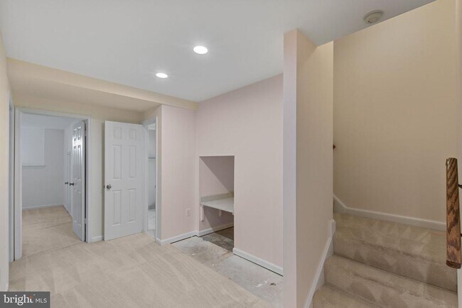 Building Photo - 6860 Williamsburg Pond Ct