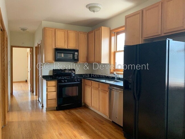 Building Photo - 1505 N Maplewood Ave