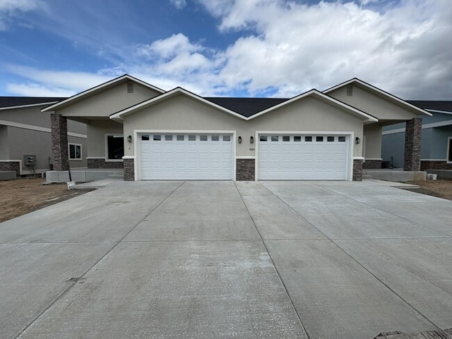 Building Photo - 9005 Nafizah Way