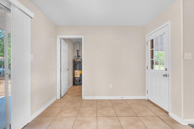 Building Photo - Updated Kitchen and Oversized Yard!