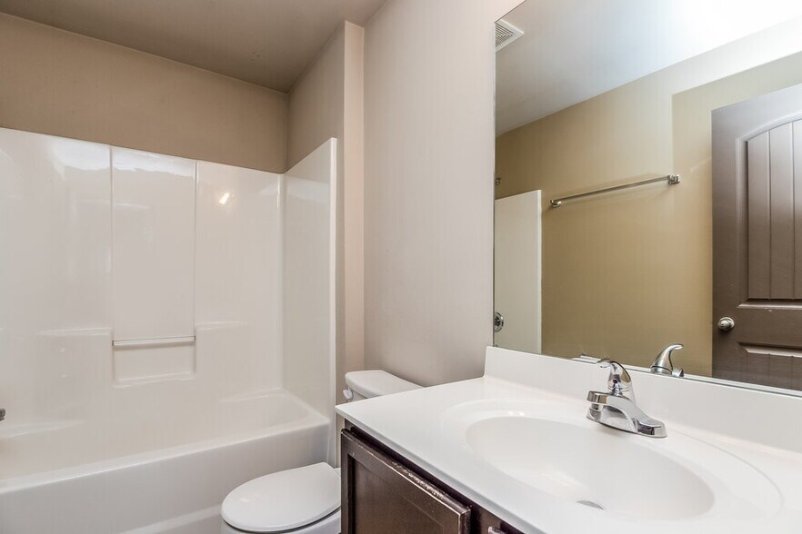 Building Photo - 611 Sweet Ashley Way
