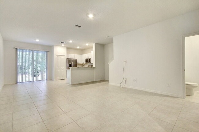 Building Photo - Charming 3-Bedroom Home with 2.5 Baths in ...