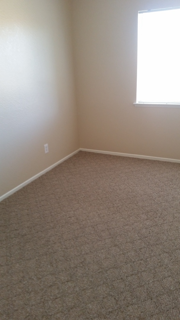 Building Photo - POOL FOR THE SUMMER! SPACIOUS 4 BEDROOM 3 BATH EAGLE RANCH HOME