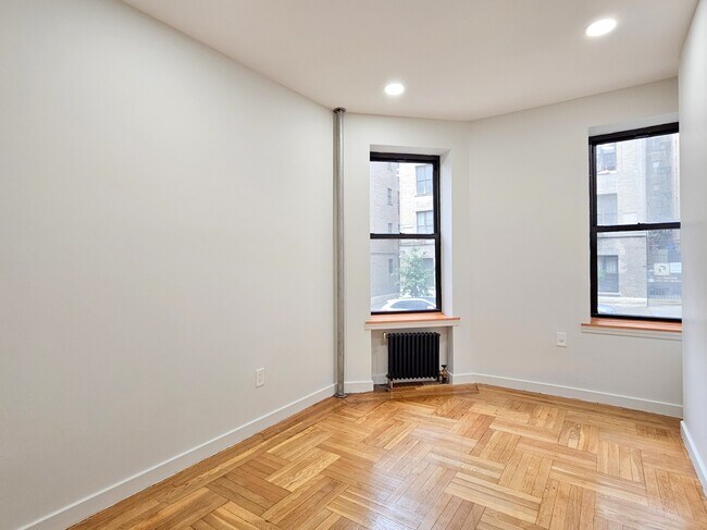 Building Photo - 610 W 150th St