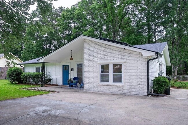 Building Photo - 4 Bedroom 2 Bath House in Corey Woods - Summerville