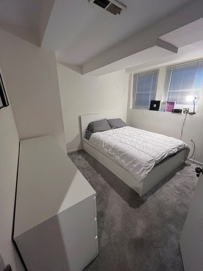 Building Photo - 2229 N Southport Ave