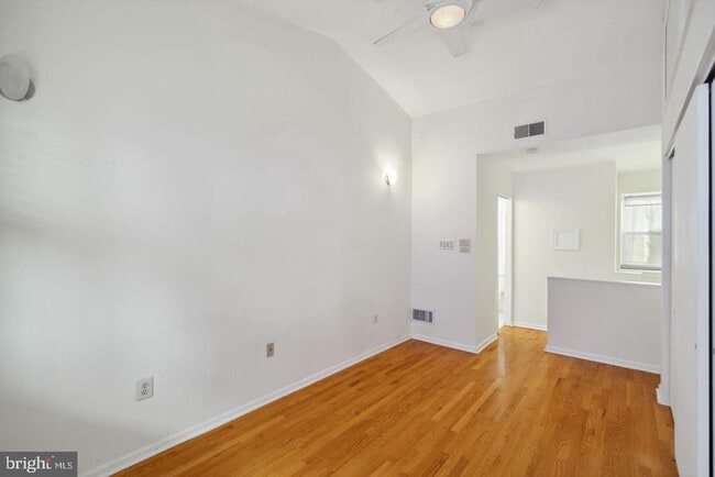 Building Photo - 830 Kater St