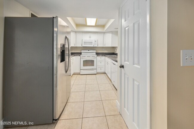 Building Photo - 695 A1A N