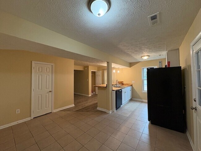 Building Photo - 619 Randolph Rd