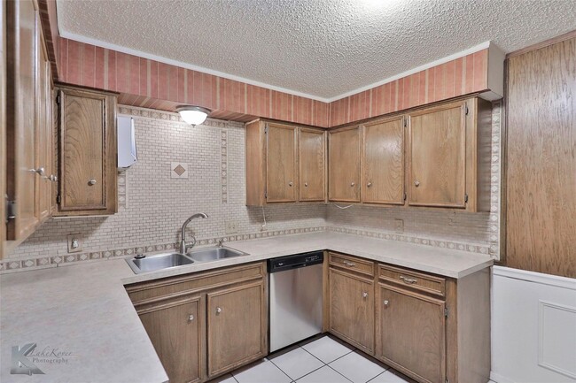 Building Photo - Chimney Rock Duplex
