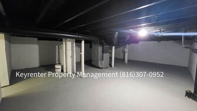 Building Photo - 1512 W College St