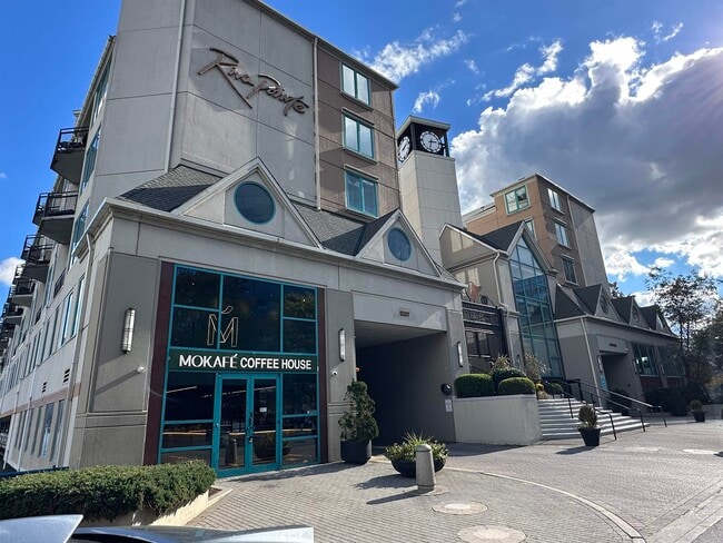 Building Photo - 600 Harbor Blvd