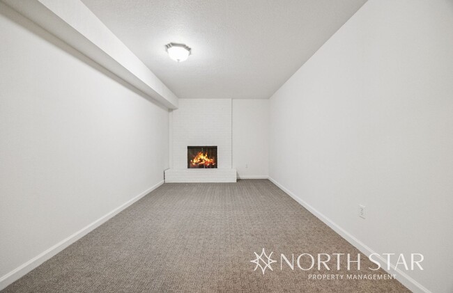 Building Photo - Beautiful Lake Oswego Ranch Home in Red Fo...