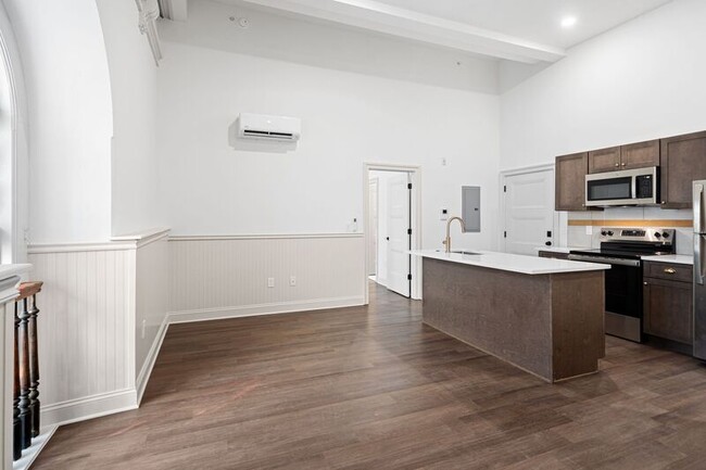 Building Photo - 401 Martin St