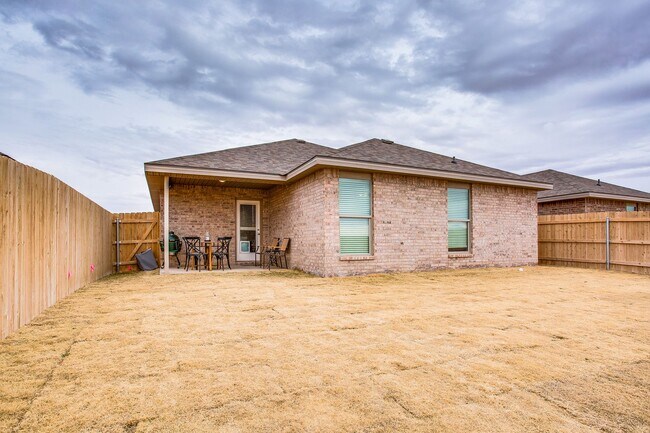 Building Photo - Available Now! 3/2/2 in Bell Farms!