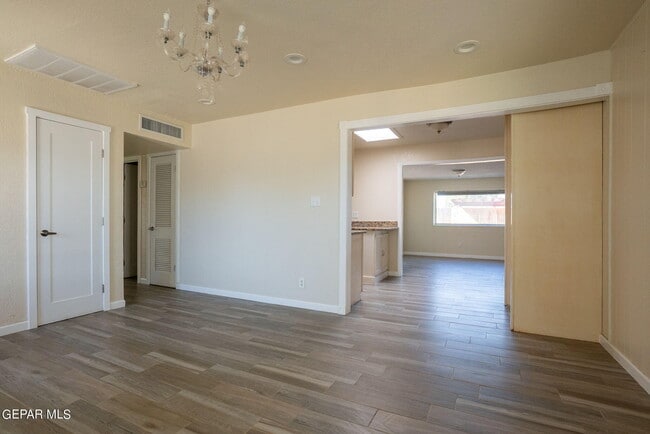 Building Photo - 9309 Montgomery Dr