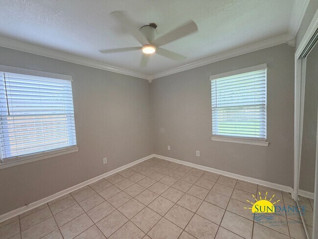 Building Photo - 48 Poulton Dr NW
