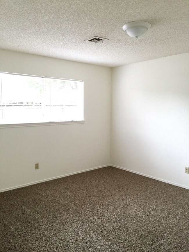 Building Photo - Duplex