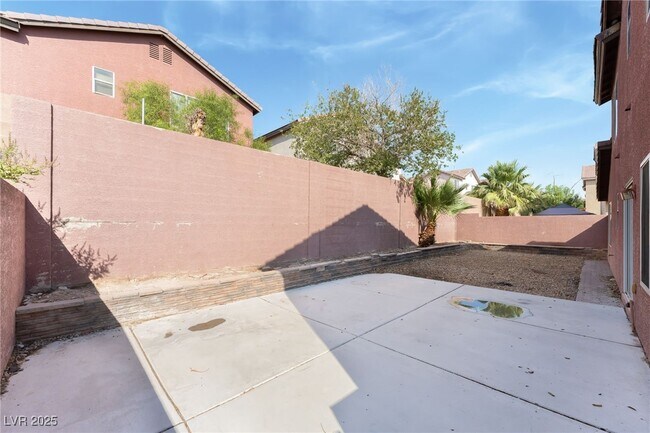 Building Photo - 5321 N Santa Fe Heights St