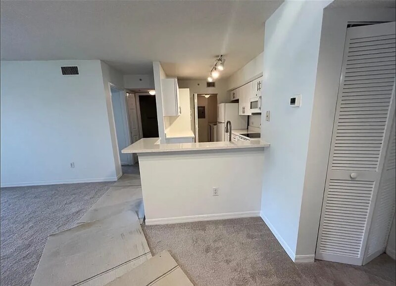 Building Photo - 8950 Colonnades Ct E