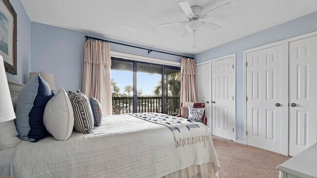 Building Photo - 17620 Front Beach Rd