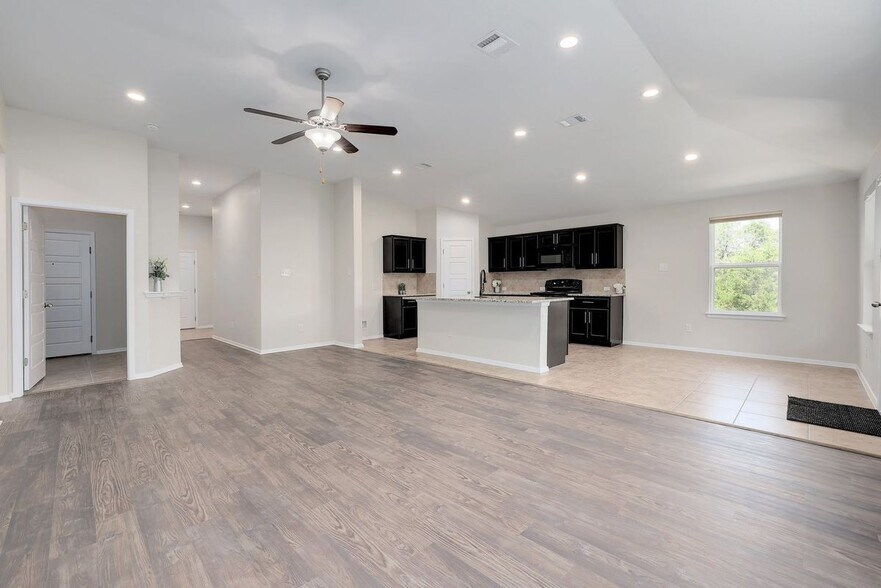 Building Photo - 21604 Pope Dr