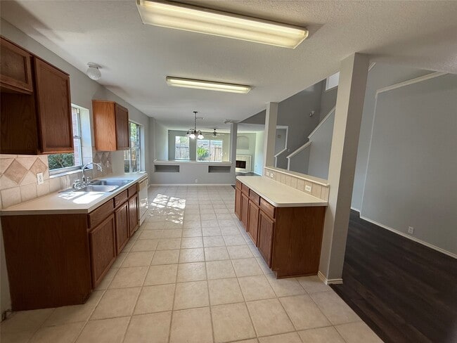 Building Photo - 4822 Russet Trail Ct