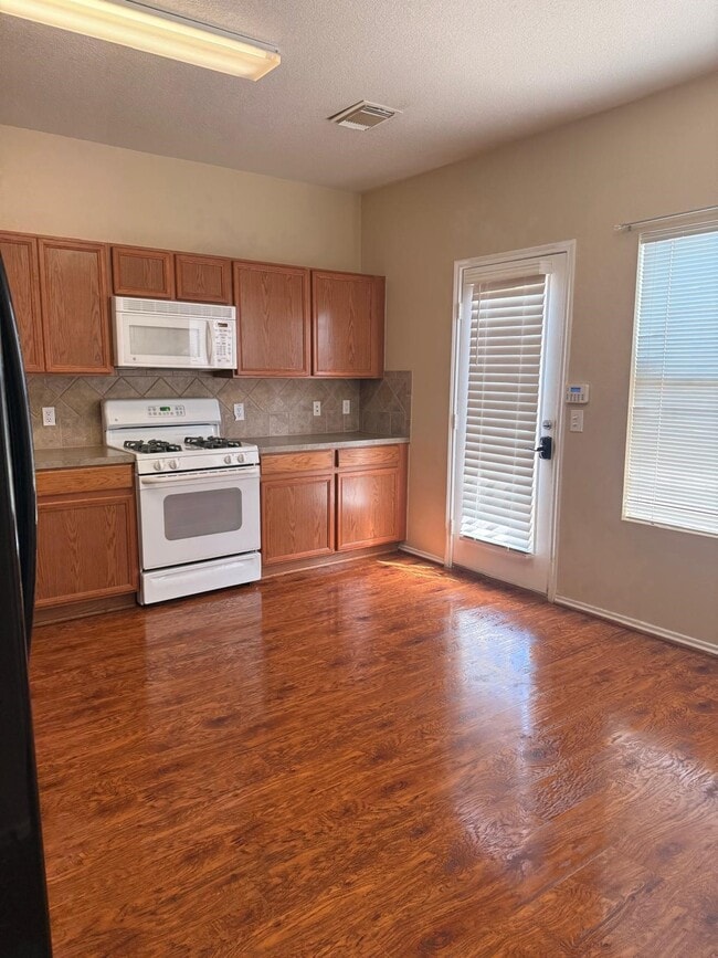 Building Photo - 16751 Pine Castle Dr