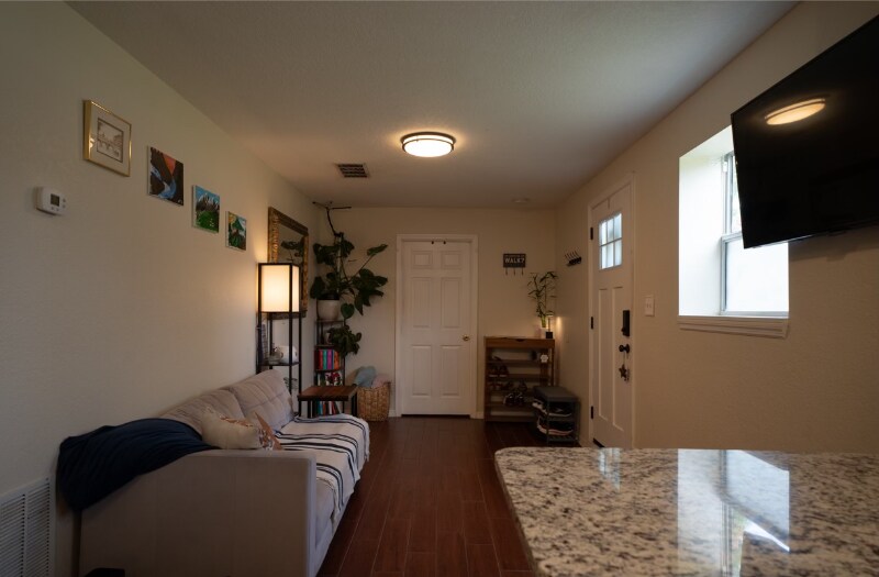 Building Photo - 541 W Hancock St