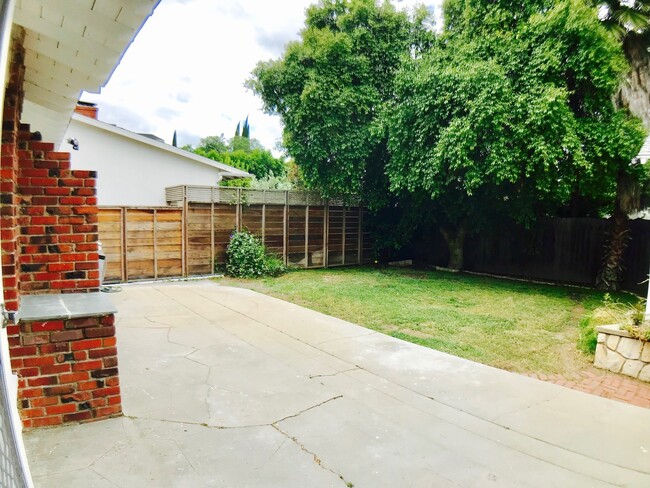 Building Photo - Prime Pocket of Studio City Across from St...