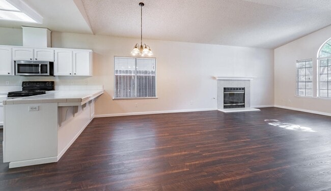 Building Photo - Great 4 Bedroom NW Fresno Home for Lease