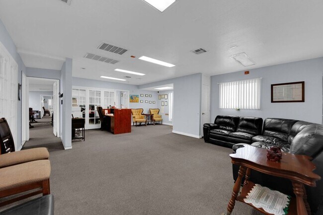 Building Photo - 1404 S Maryland Pkwy