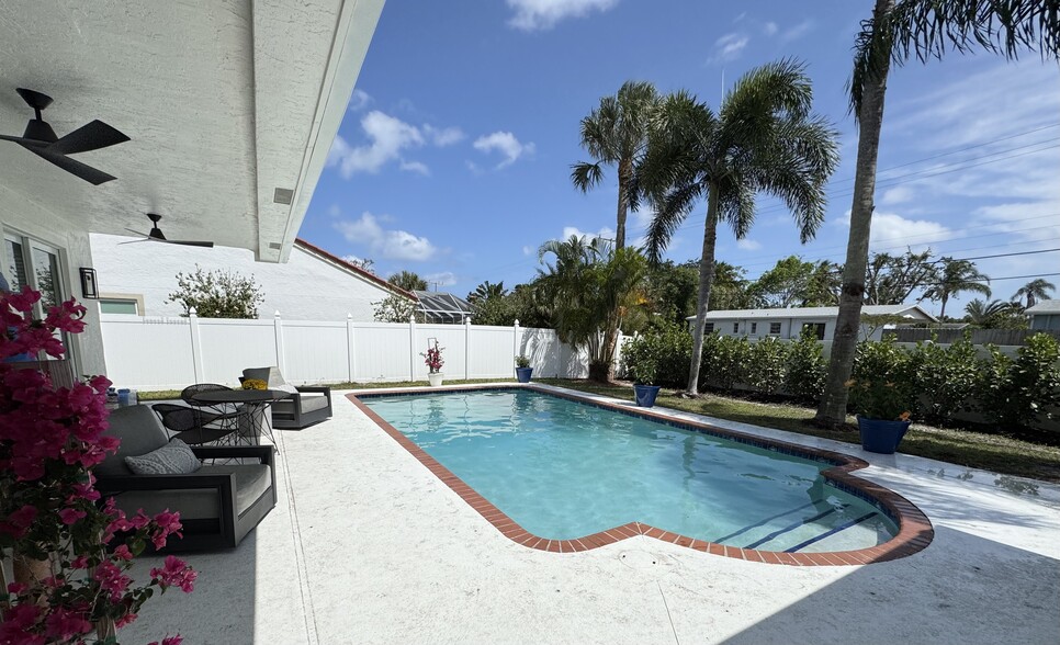 Building Photo - 10263 Allamanda Cir