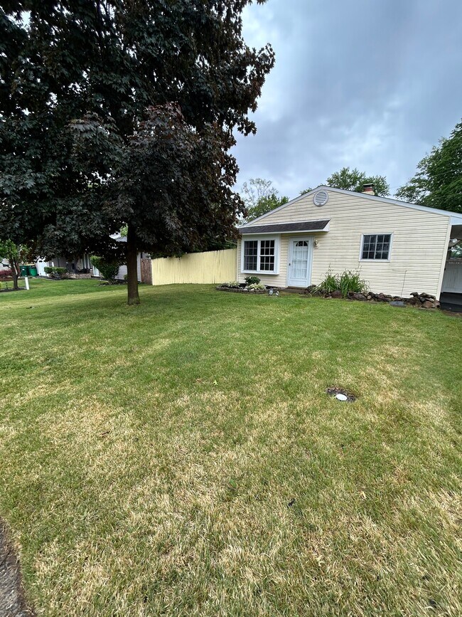 Building Photo - 19 Goodturn Rd
