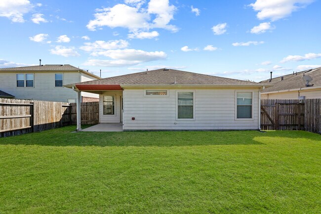 Building Photo - 1102 Honeysuckle Vine Dr