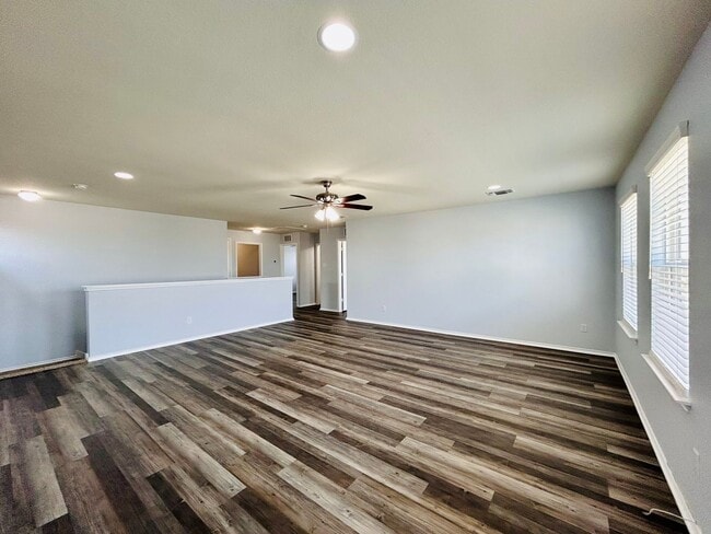 Building Photo - 147 Big Leaf Dr