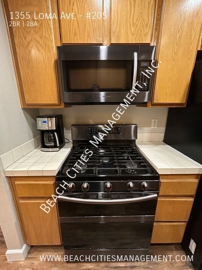 Building Photo - 1355 Loma Ave