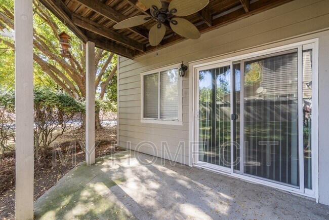 Building Photo - 2539 Stockbridge Dr