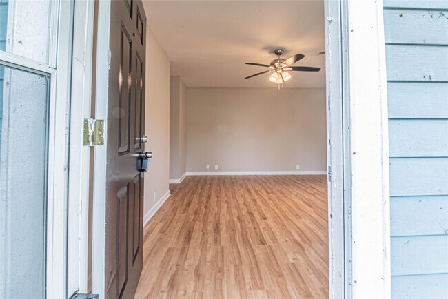 Building Photo - 203 Beatrice