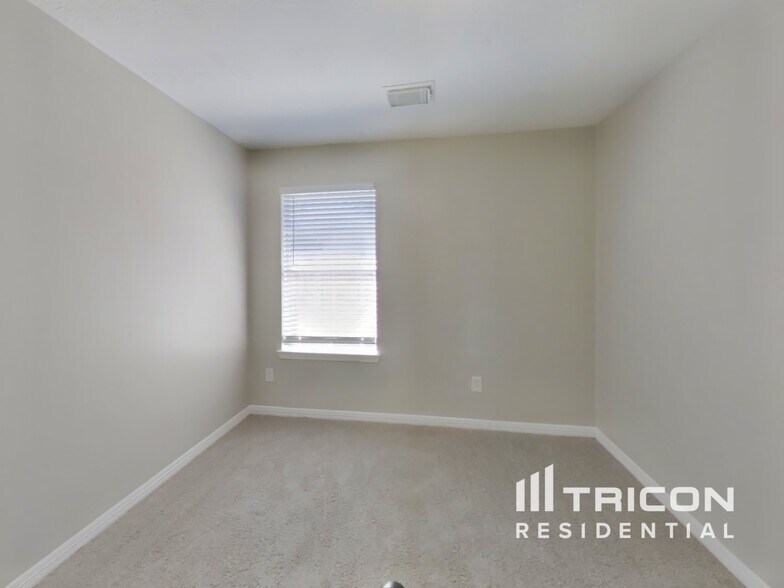 Building Photo - 24307 Hard Wood Dr