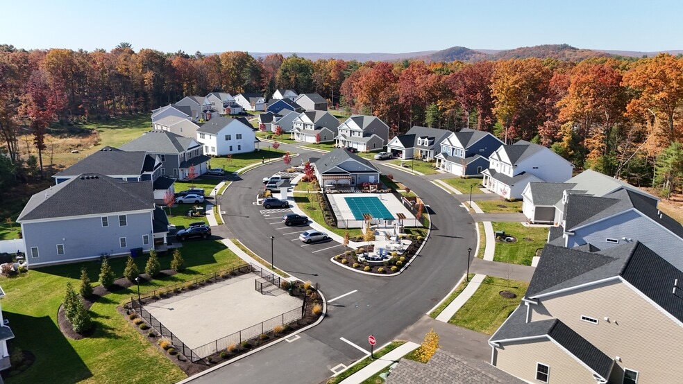 Homes Pool And Clubhouse - The Grand Luxury Apartments and Homes