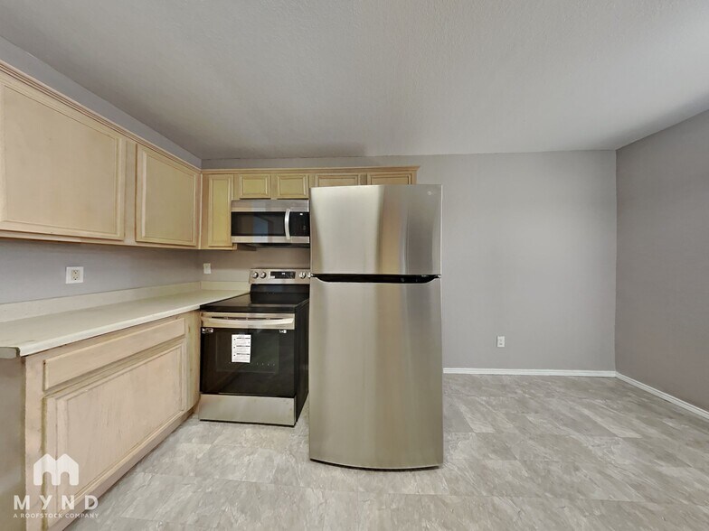 Building Photo - 327 W Little Creek Rd