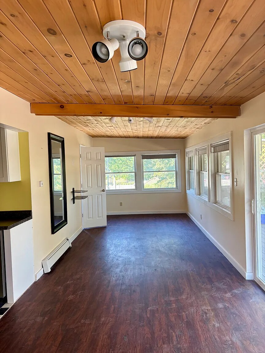 Building Photo - 192 Front St