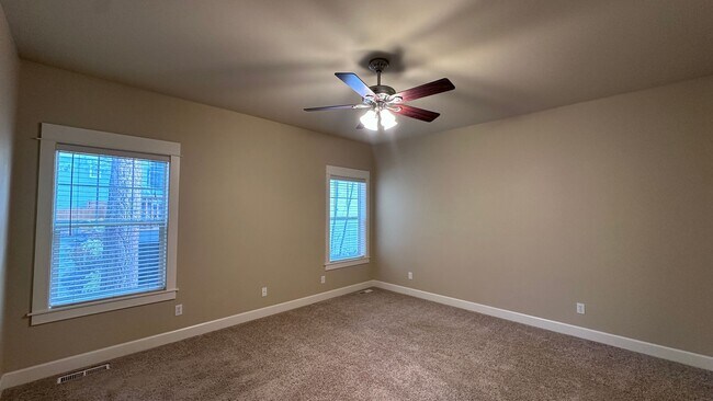 Building Photo - Sign your lease by December 31st and enjoy a $1,000 rent discount applied at move-in!