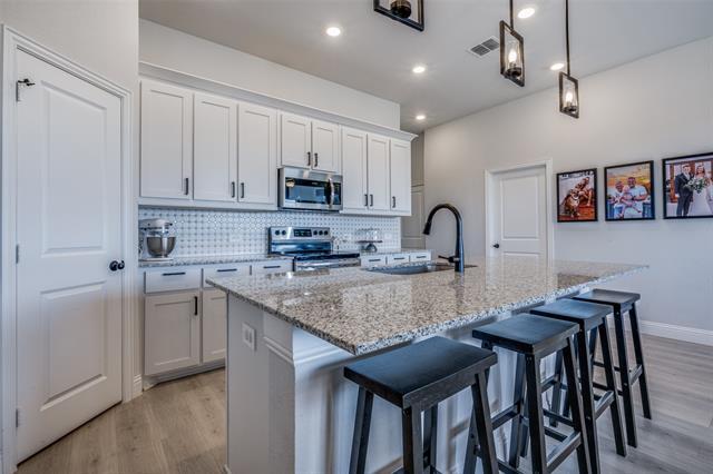 Building Photo - 513 Lakeway Ln